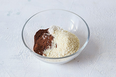готовим шоколадно миндальный бисквит